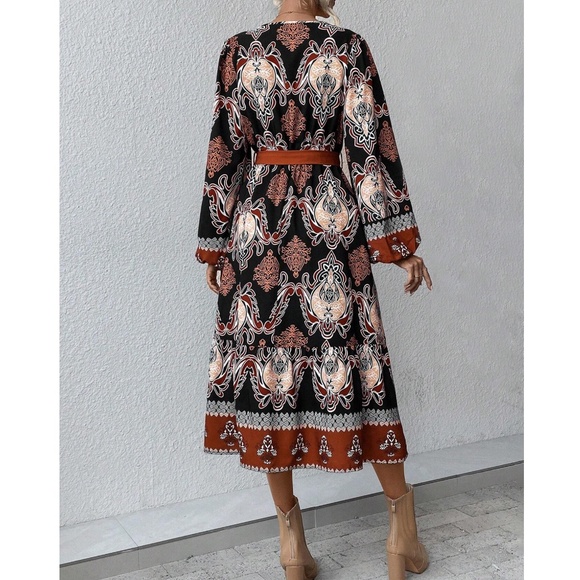 Luxe Print Long sleeve Belted Midi Dress - Picture 4 of 10